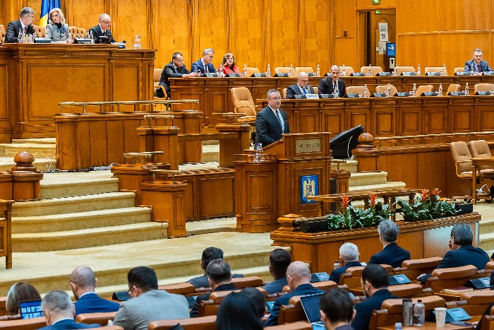 Ședinţă solemnă a Parlamentului pentru a marca 35 de ani de la Revolta Anticomunistă de la Braşov.