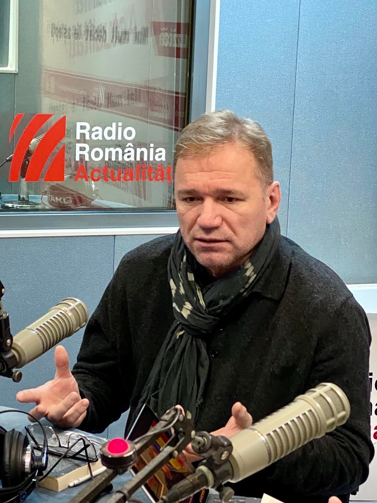 Scriitorul Iulian Fruntașu, realizator al emisiunii de politica externa “Conexiuni” la TVR Moldova