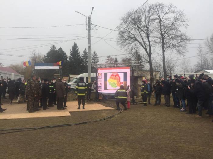 
Președintele Iohannis, la tabăra mobilă pentru refugiaţi de la Siret. FOTO: Mihaela Buculei.