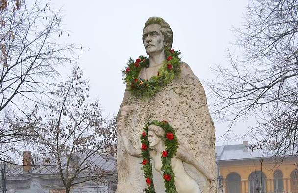 Galați - Statuia "Eminescu şi muza"