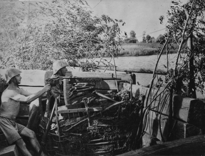 1942-soldati-romani-in-Kuban-mitraliera-ZB