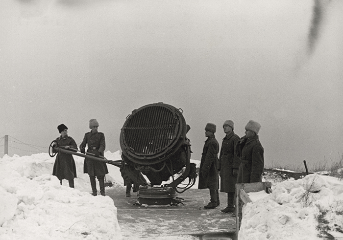 Reflector de mari dimensiuni pentru apărarea antiaeriană folosit de militari români la Stalingrad