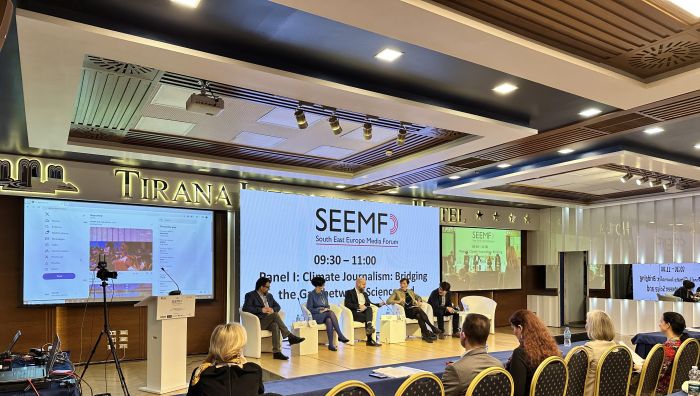 Tirana, SOUTH EAST EUROPE MEDIA FORUM:  Conferinta internationala "Jurnalismul va supravietui! Riscuri si oportunitati pentru viitor" .