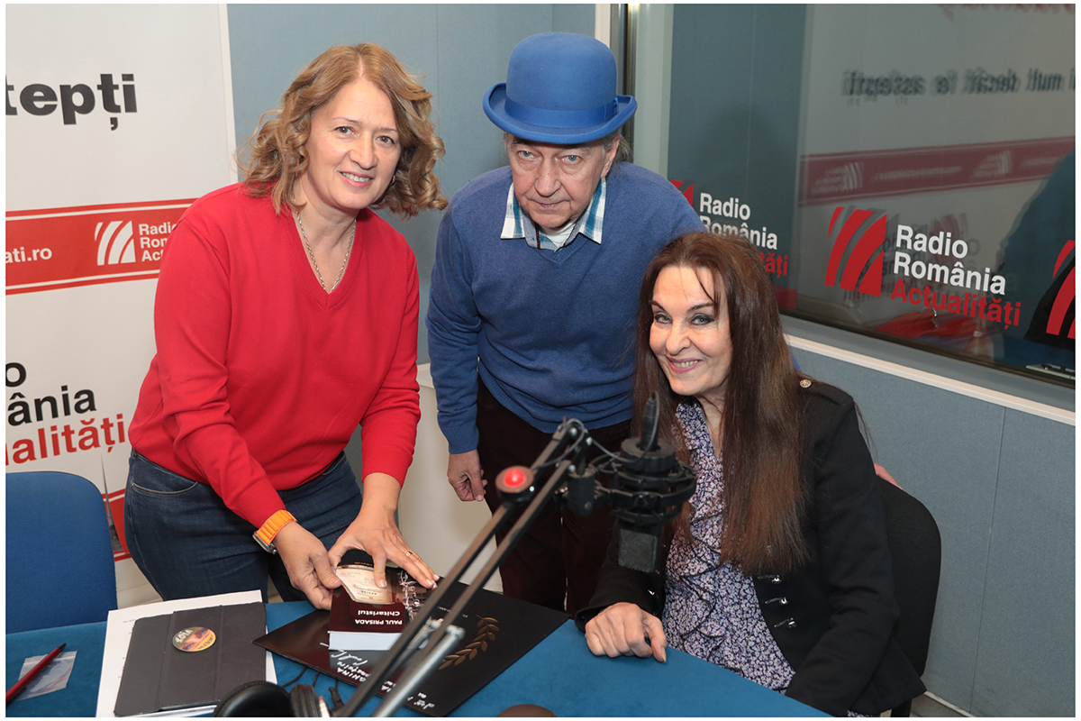 Maria Țoghină (stânga), Paul Prisada si Zoia Alecu, la Radio România Actualități