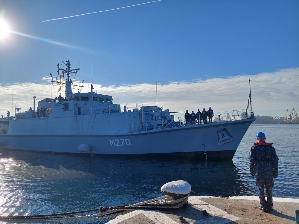 Vânătorul de mine M-270 "Sublocotenent Ion Ghiculescu", intrat în dotarea Forțelor Navale Române, a sosit în Portul Militar Constanța .