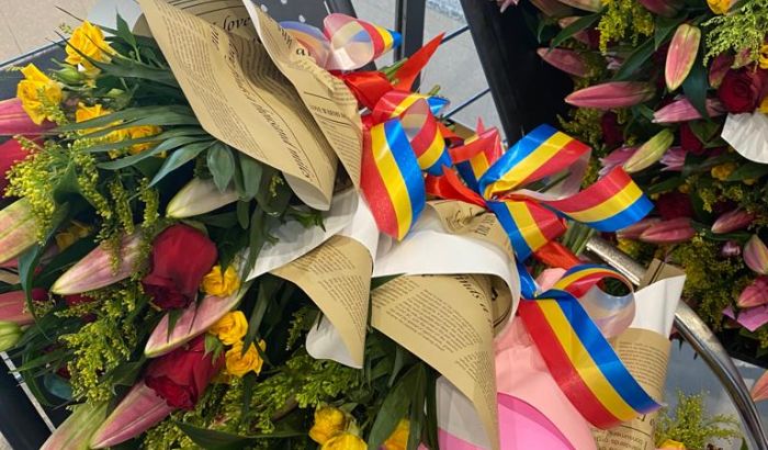 Flori pentru Corul Madrigal.