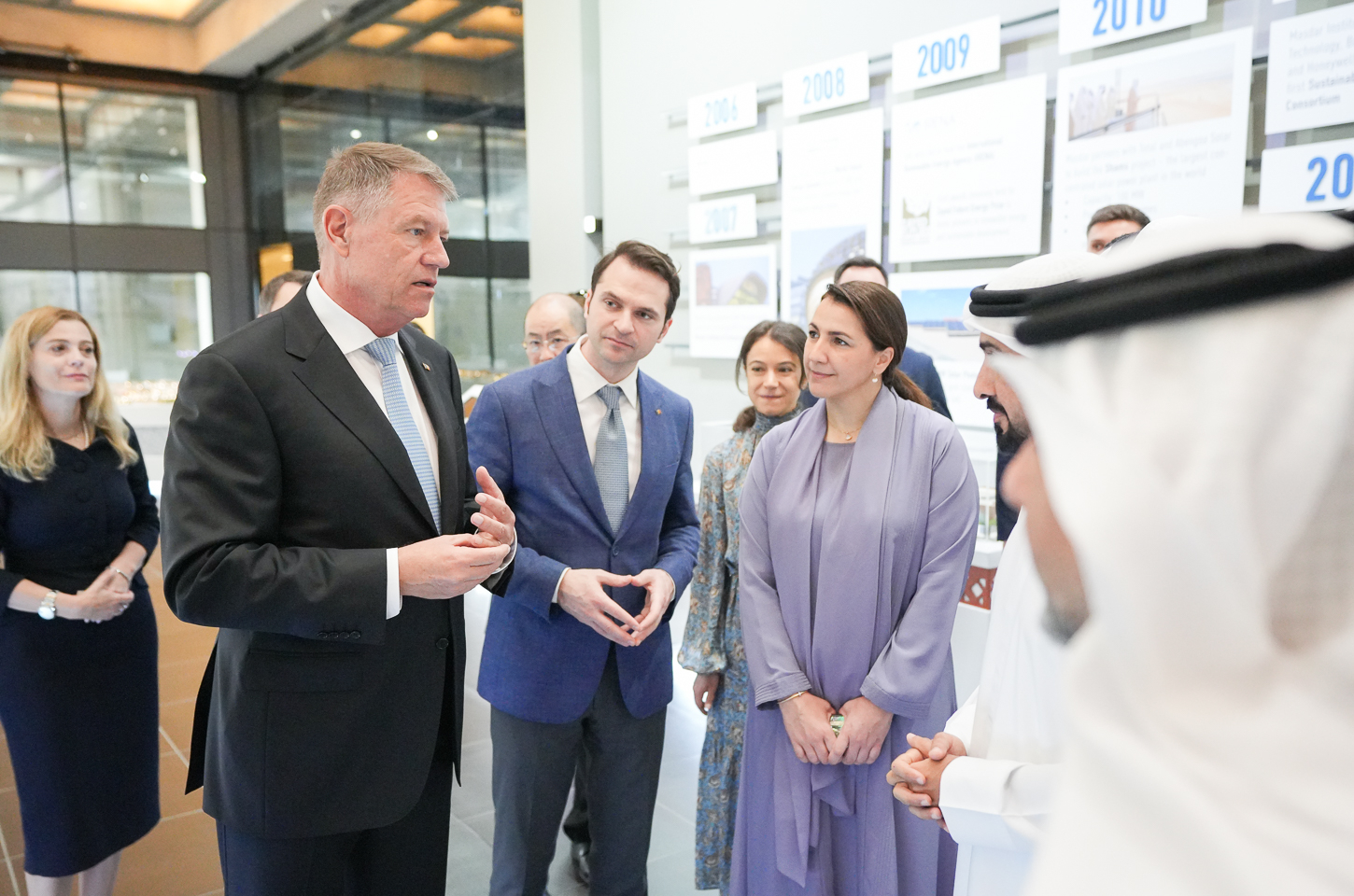 Preşedintele Klaus Iohannis, aflat în vizită oficială în Emiratele Arabe Unite, a vizitat oraşul Masdar City
