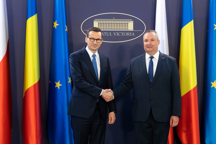 Premierii român și polonez, Nicolae Ciucă și Mateusz Morawiecki (stg).