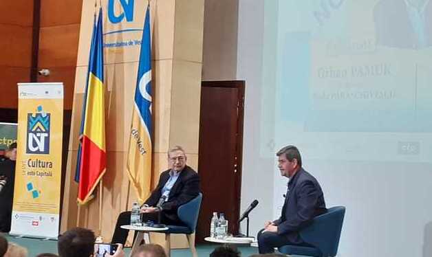 Orhan Pamuk (stg.) la Timișoara.