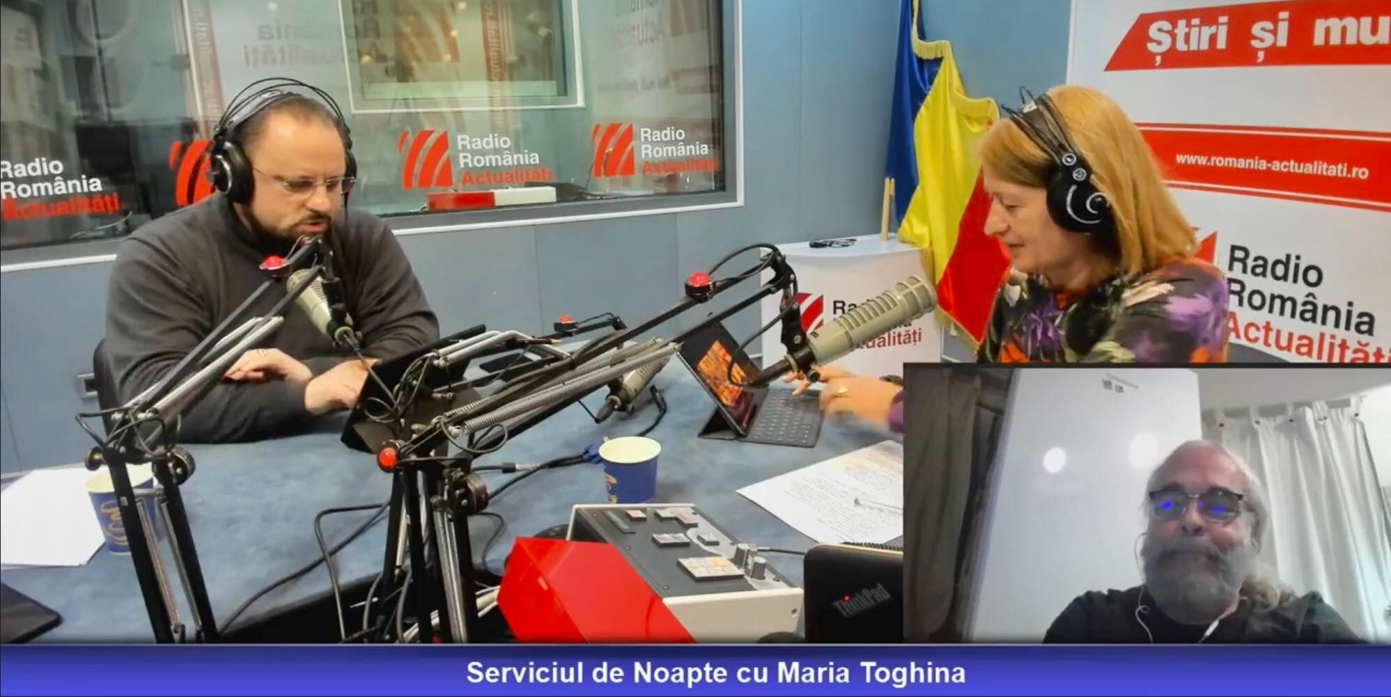 Jurnalistul Ion Vaciu, președinte Digital Transformation Council și Alexandru Rotaru, unul dintre primii inițiatori ai internetului în România, alături de realizatoarea emisiunii Serviciul de noapte, Maria Țoghină.