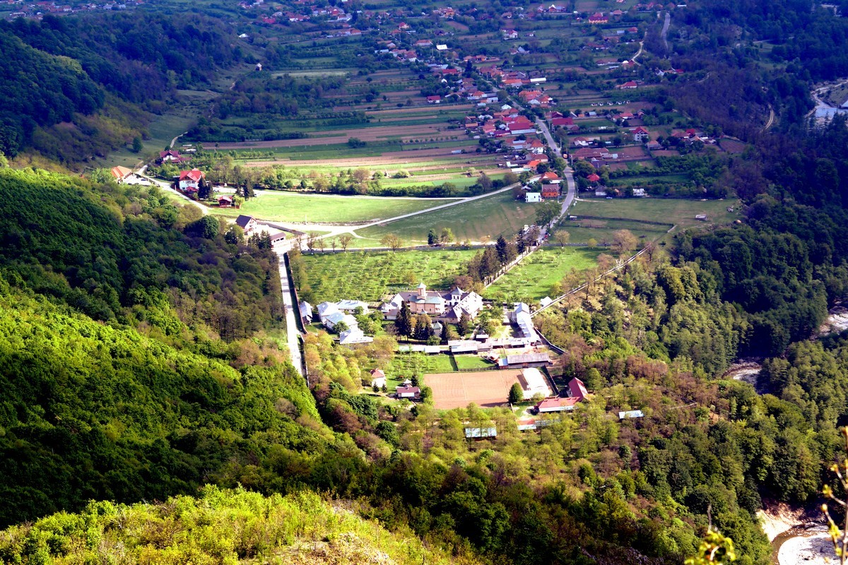 Comuna Polovragi, județul Gorj, vedere aeriană.