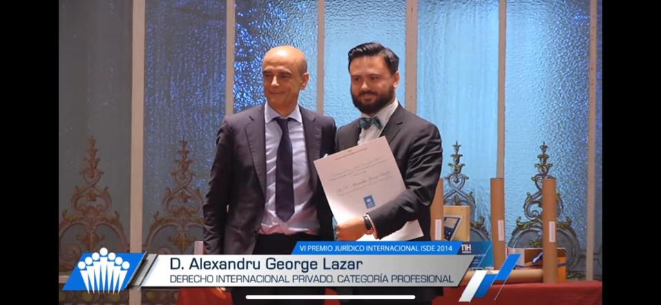 La primirea premiului ISDE în 2014.