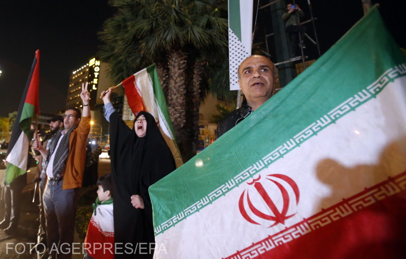 Manifestări de entuziasm la Teheran după începerea atacului cu drone asupra Israelului, 14 aprilie 2024.