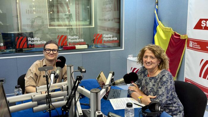 Ana-Maria Stancu, CEO al Bucharest Robots și fondatoare Robohub (stânga), în studioul emisiunii "Serviciul de noapte" cu Maria Țoghină.