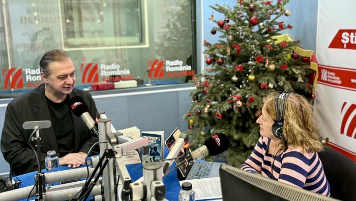 Iulian Chifu în studioul emisiunii Serviciul de noapte cu Maria Țoghină.