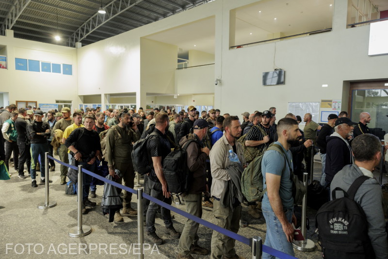 Men believed to be military contractors wait at the La Corniche border crossing point between the Democratic Republic of Congo and Rwanda at Gisenyi, Rwanda, 29 January 2025