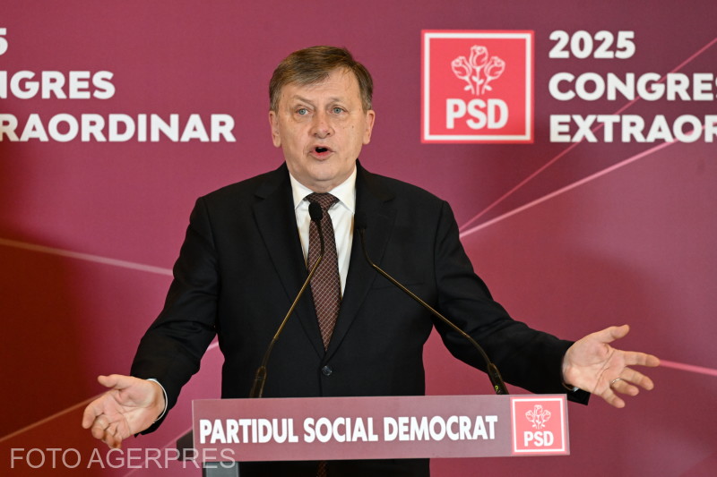 Crin Antonescu rosteste un discurs la Congresul extraordinar al Partidului Social Democrat in care a fost validata candidatura sa la alegerile prezidentiale.