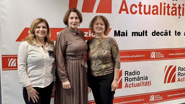 Gilda Lazăr, alături de echipa Serviciului de noapte: Luminița Voinea (stânga) și Maria Țoghină (dreapta).