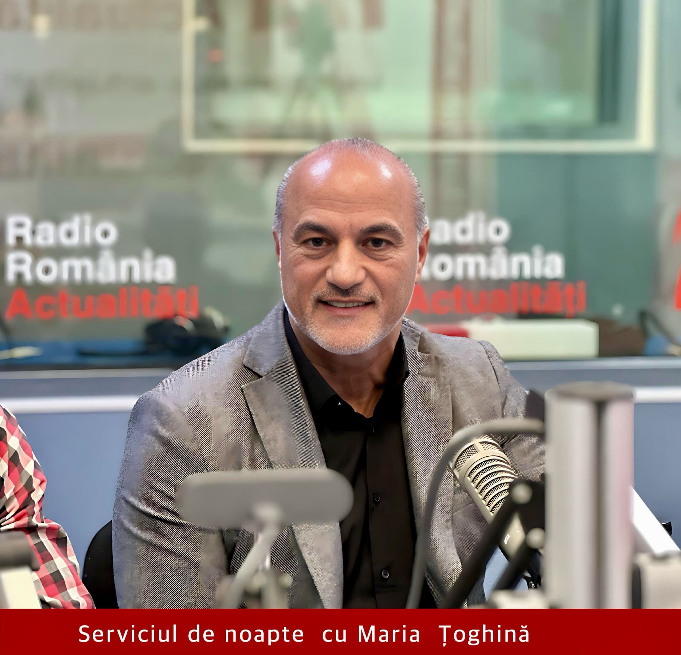 Mihai Dragomir, în studioul Serviciului de noapte cu Maria Țoghină.