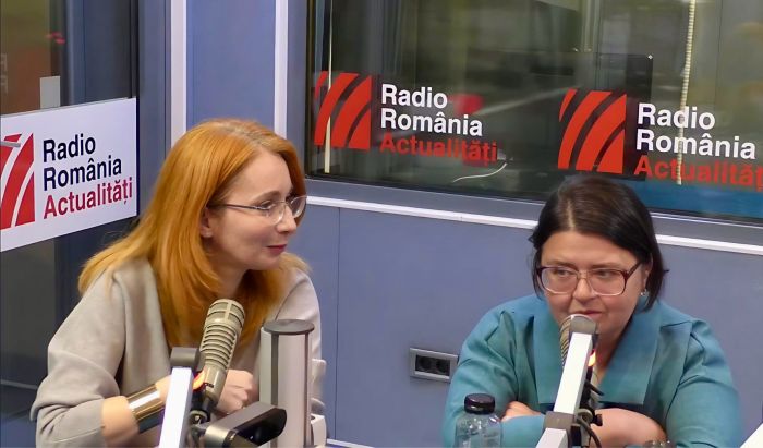 Prof. univ. dr. Georgeta Pânișoară, specialist în psihologia educației (stânga), prof. univ. dr. Camelia Popa, psihoclinician, la emisiunea Serviciul de noapte cu Maria Țoghină.