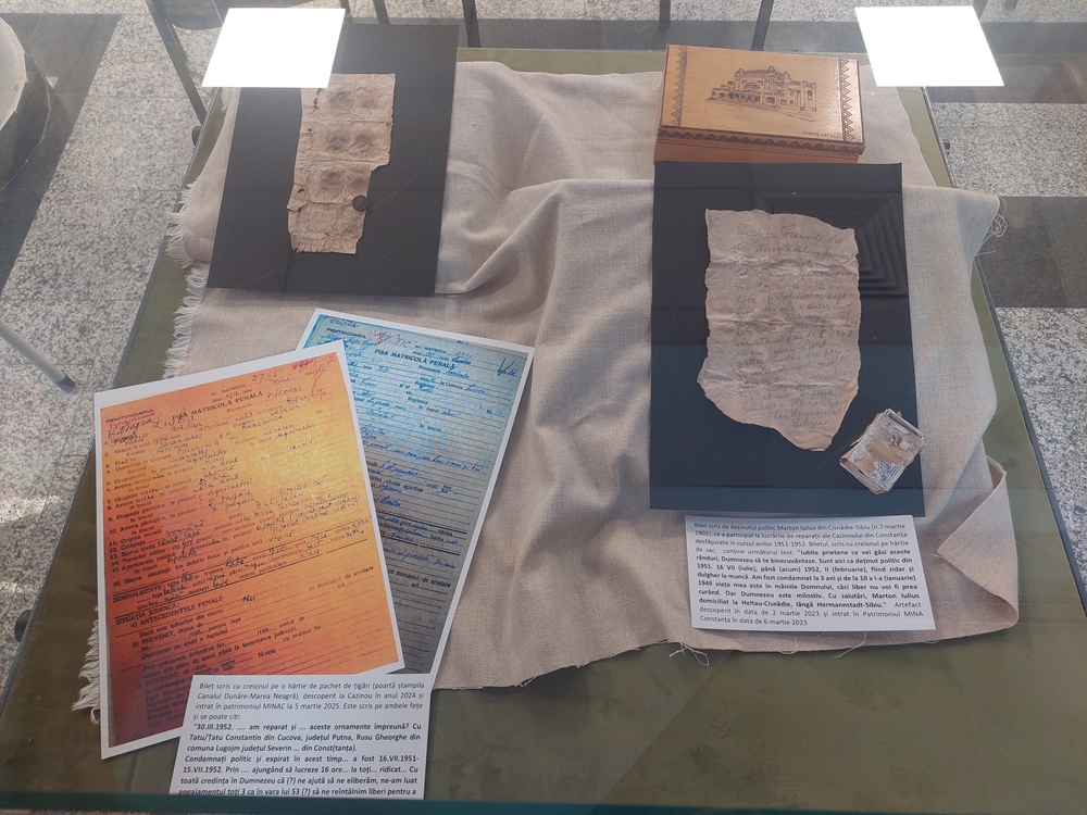 Pe faleza Cazinoului a fost dezvelită o placă memorială dedicată deținuților politici din anii '50 care au lucrat la refacerea clădirii după război (Mărturiile prezenței lor au fost descoperite la restaurarea Cazinoului și vor fi expuse la inagurarea din 21 mai)