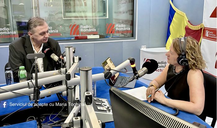 Prof.univ. Iulian Chifu, în studioul Serviciului de noapte cu Maria Țoghină.
