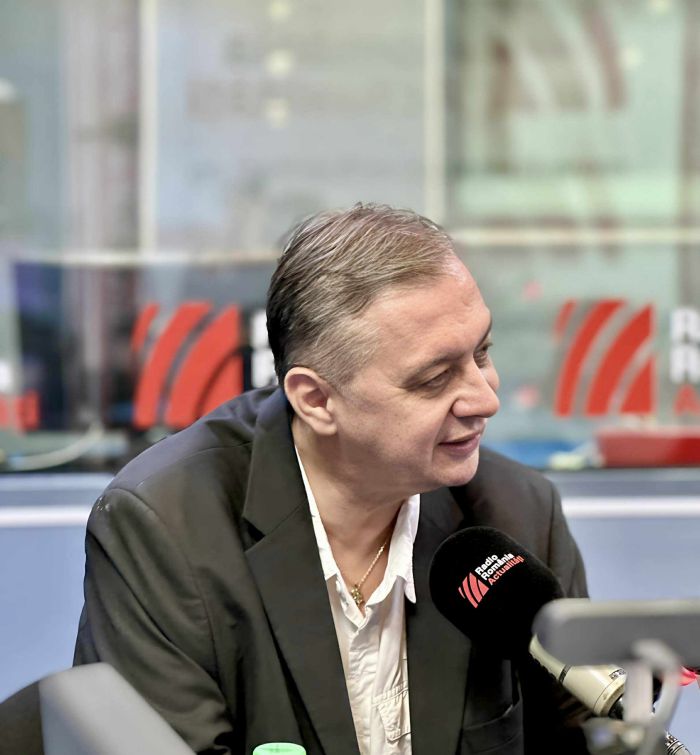 Prof.univ. Iulian Chifu, în studioul Serviciului de noapte cu Maria Țoghină.