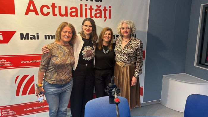 Maria Țoghină (stânga), realizator "Serviciul de noapte", Cătălina Florescu, scriitoarea (SUA), Luminița Voinea, realizator "Românii de pretutindeni" și Domnica Rădulescu, scriitor SUA.