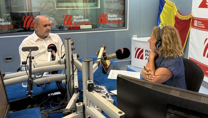 Prof.univ.dr. Radu Jecan, în studioul emisiunii Serviciul de noapte cu Maria Țoghină.