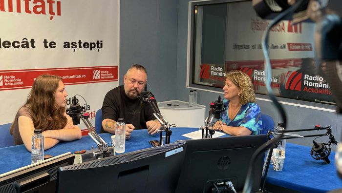 Maia și Sebastian Burneci, în studioul Serviciului de noapte cu Maria Țoghină.