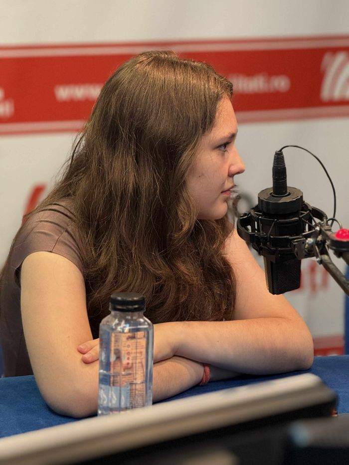 Maia Burneci, în studioul Serviciului de noapte cu Maria Țoghină.