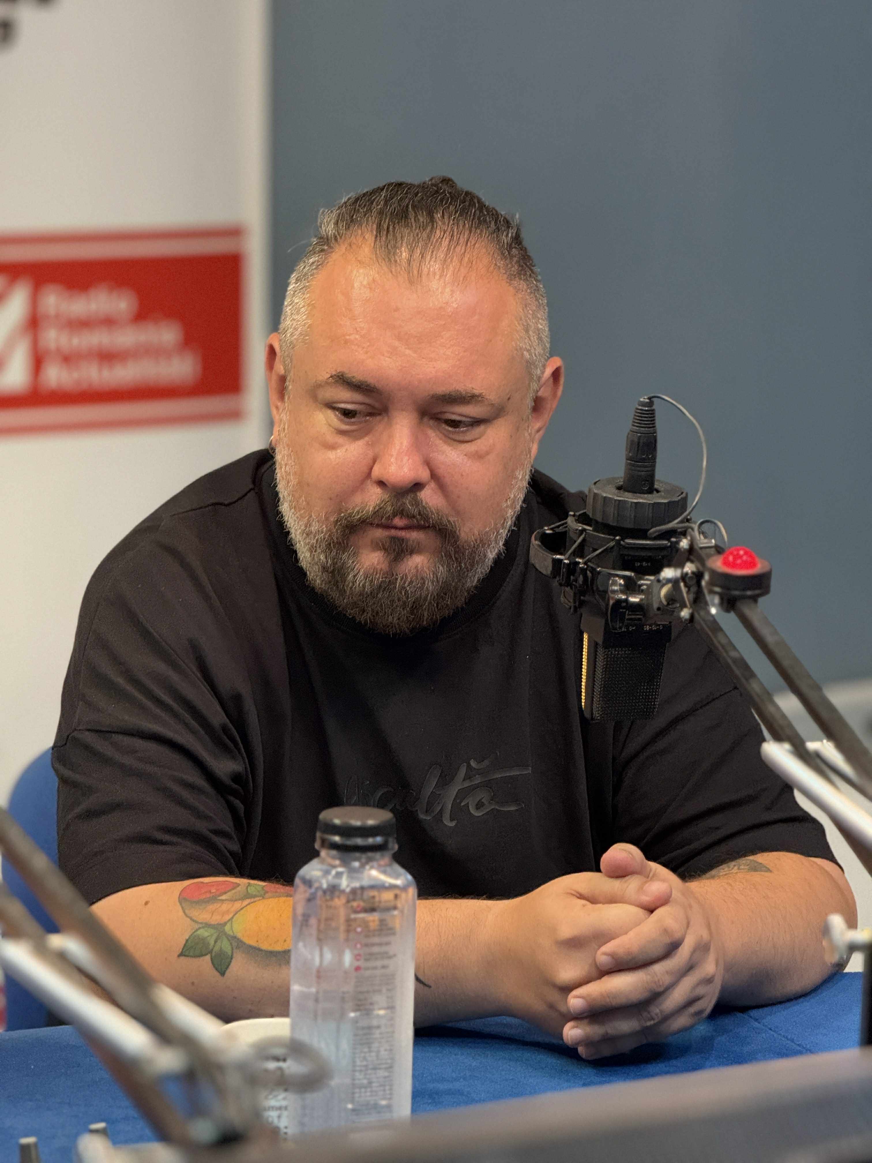 Sebastian Burneci, în studioul Serviciului de noapte cu Maria Țoghină.
