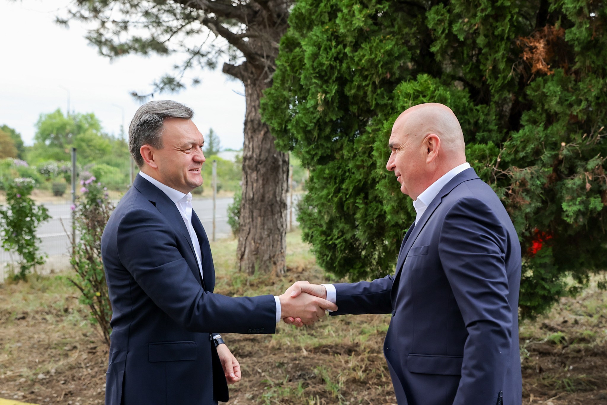 Dorin Recean (stânga) și Ilie Bolojan (dreapta).