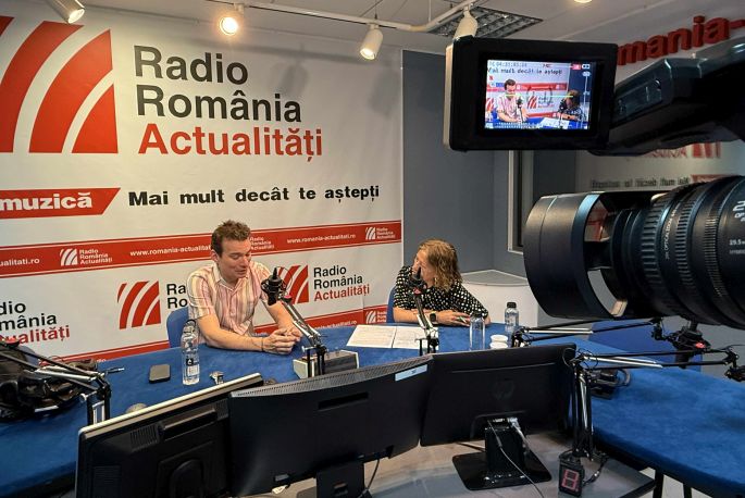 Violonistul Alexandru Tomescu, în studioul emisiunii Serviciul de noapte cu Maria Țoghină.