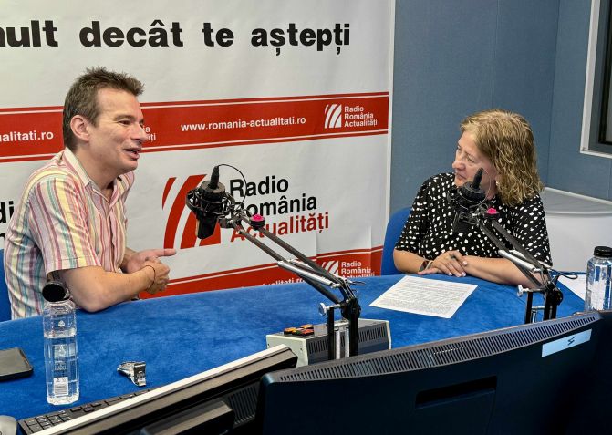 Violonistul Alexandru Tomescu, în studioul emisiunii Serviciul de noapte cu Maria Țoghină.