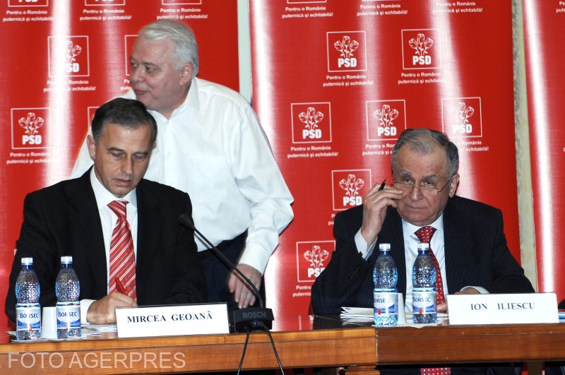 In imagine: Mircea Geoana, presedintele PSD, Viorel Hrebenciuc, lider al Grupului parlamentar al PSD din Camera Deputatilor si Ion Iliescu, presedintele de onoare al PSD, București, februarie 2008.
