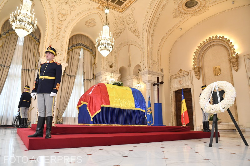 Sicriul cu trupul neinsufletit al fostului presedinte Ion Iliescu a fost depus in Sala Unirii a Palatului Cotroceni, București, 5 august 2025.