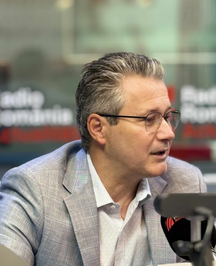 Mihnea Costoiu, rectorul Universității Politehnice București, în studioul Serviciului de noapte cu Maria Țoghină.