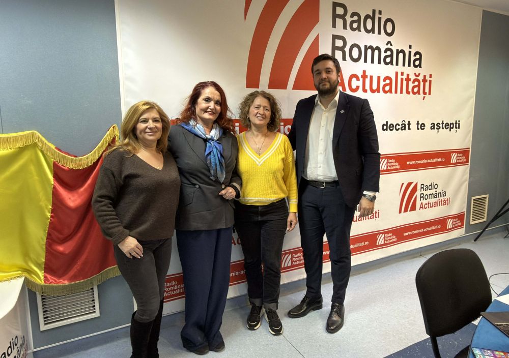 Echipa Serviciului de noapte, alături de invitații emisiunii.