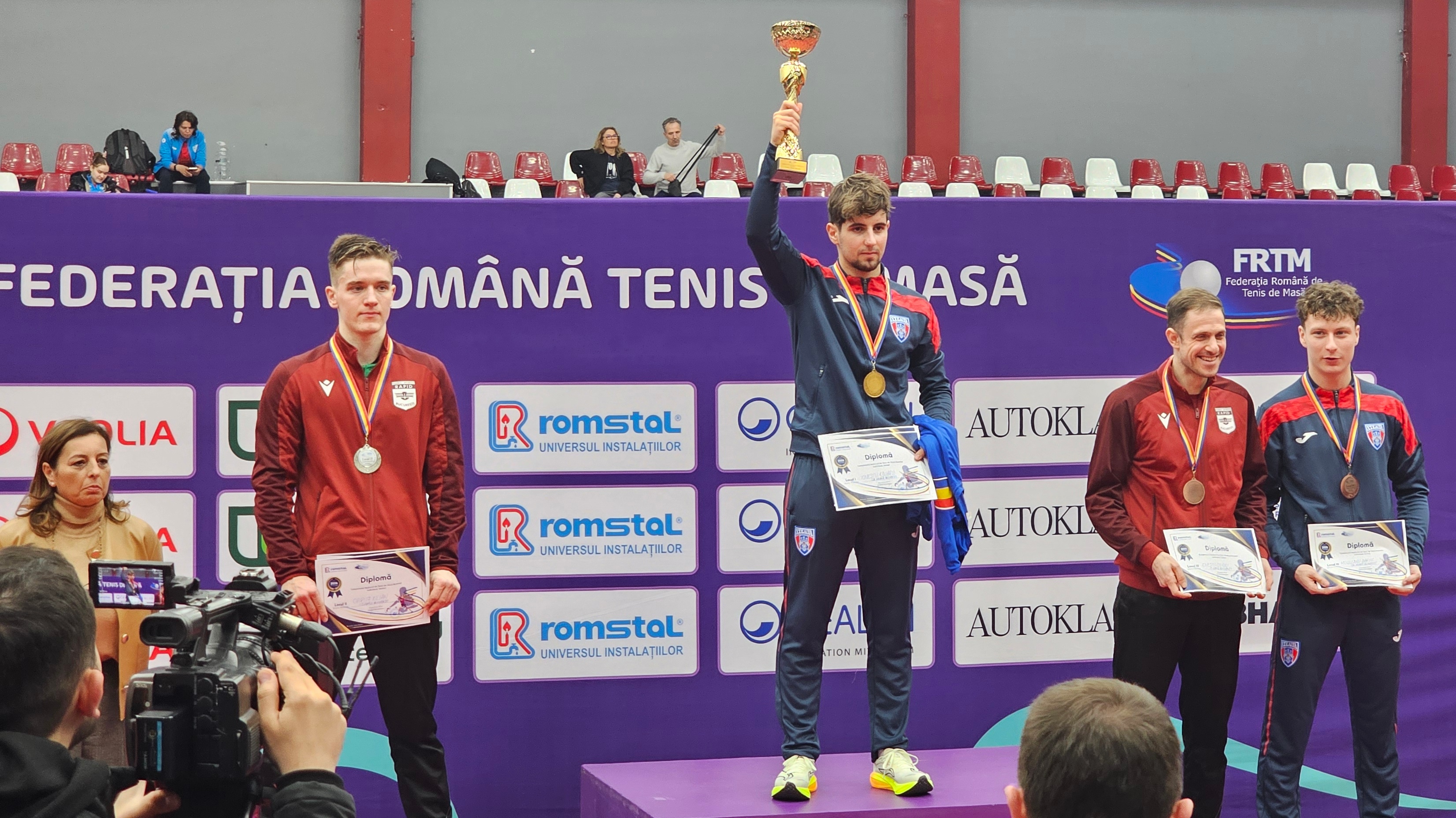 O premieră a înlocuit-o pe alta: Edi Ionescu a preluat titlul național de la Iulian Chirița