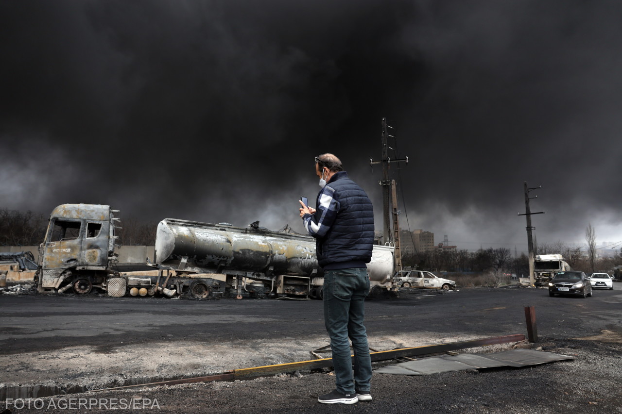 Rafinăria de petrol Shahran din Teheran, Iran, lovită de o operațiune militară comună israeliano-americană. 08 martie 2026.